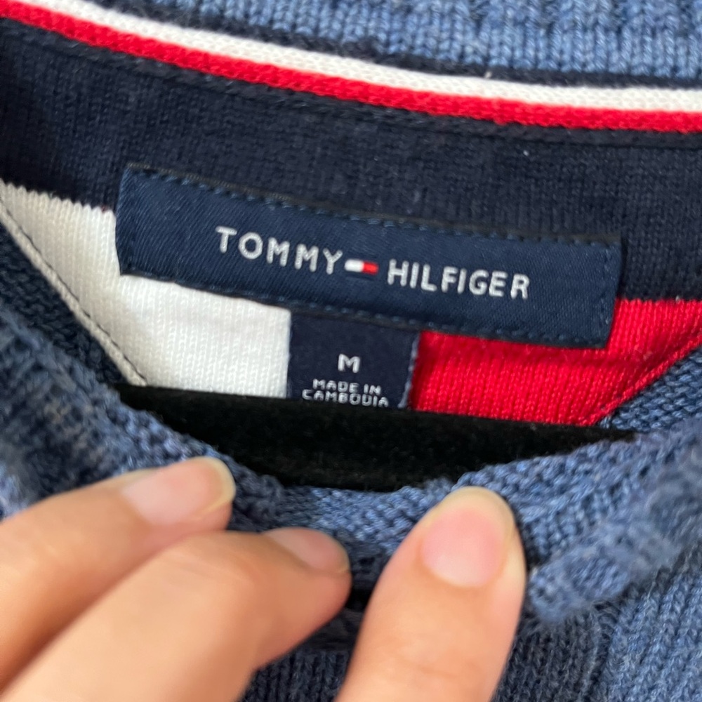 Tommy Hilfiger Men's Cable Knit Blue Sweater - Picture 4 of 5
